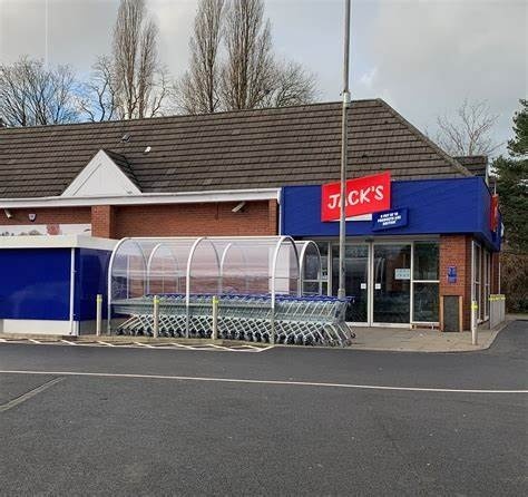 MiddlewichPol's tweet image. REMINDER:  There is a Beat Surgery at Jacks Supermarket between 14:00-15:00. Please pop by and discuss any concerns regarding the local area. 

PCSO Taylor and PCSO Holt look forward to seeing you. 

#Middlewich #BeatSurgery