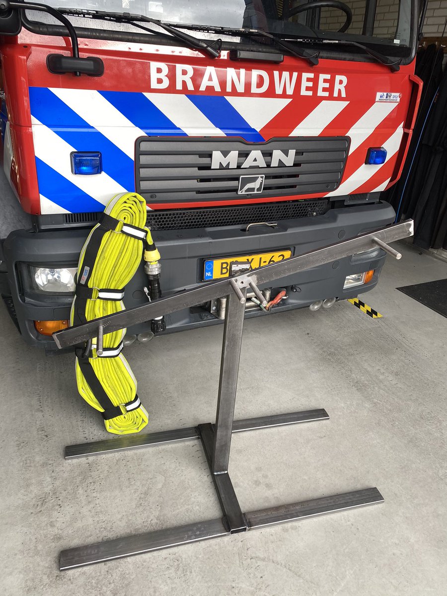 BrandweerArkel's tweet photo. De laatste tijd zijn wij druk doende geweest met de nieuwe basisprincipes. Naast de oefenavonden, zijn de O-Bundels inmiddels ook 2x succesvol bij een brand ingezet. Mede door onze fanatieke ploeg, is de invoering van de O-Bundel inmiddels een groot succes binnen de post. https://t.co/vpGPMNFuei