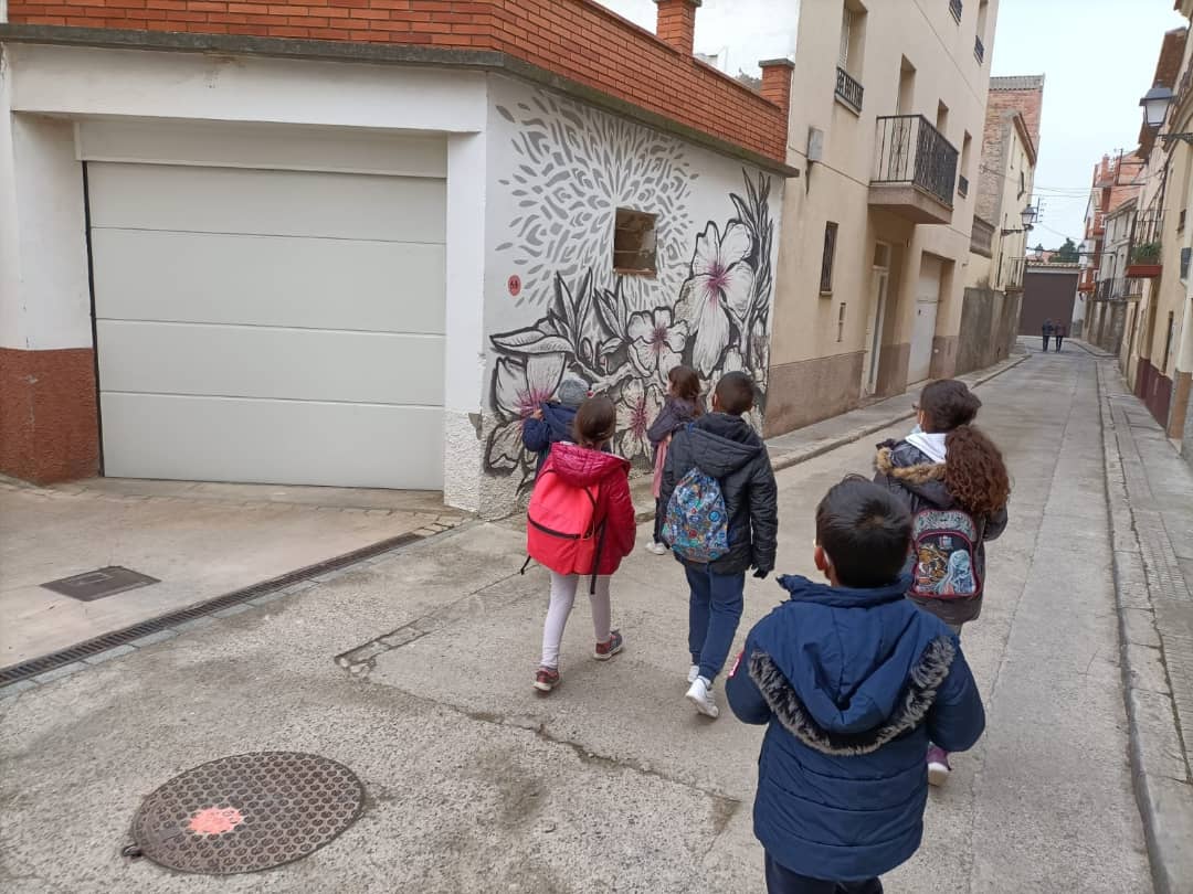 CreuRojaPlaUrge's tweet photo. Avui hem realitzat una #sortida a #Penelles amb els infants del projecte #INN de la província de #Lleida. Un matí de retrobada, activitats i descoberta del municipi dels murals. Junts hem gaudit d'un matí d'art urbà i orientació. #CRJ #ProjecteInfancia #ProjectesAmbInfants https://t.co/eFWo7jGMSE