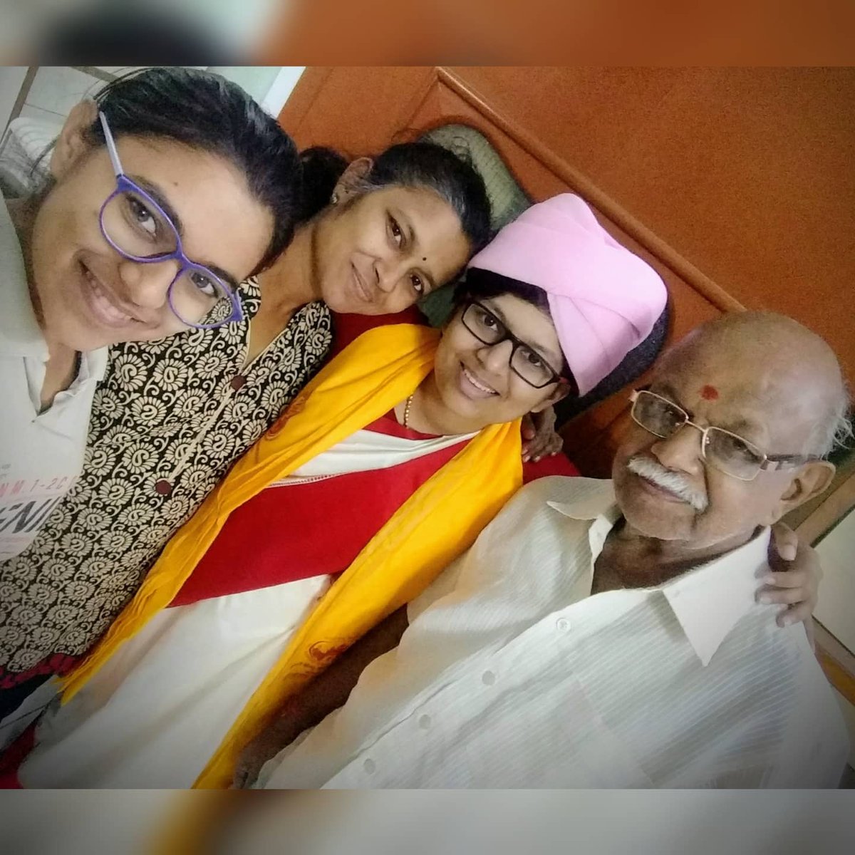 HumansVaranasi's tweet photo. "This is the story of a lioness: chained, shattered &amp; reborn.
My sister &amp; I decided to set up a business of our own with mom- that's how 'The Crooked Cookie' was born. My lioness mother, Jyotsna Agarwal was finally reborn &amp; how!" #humansofvaranasi #Kashi
https://t.co/o7lTYL4Wcb https://t.co/frXyv5x11f