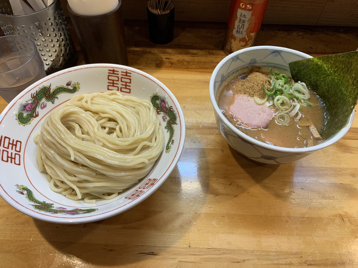 Eatech_titech's tweet photo. 【店紹介】
なるめん@大岡山
Eatechとして紹介しなきゃいけないやつですね
ラーメンとして味はおおおで一番と言っても過言でもない
正統派のラーメン屋
値段は800円後半と高いものの煮干しだしの効いた濃厚スープで魚介の臭みは感じないまろやかな味になっています
#Eatech
#東工大周辺のご飯 https://t.co/XZevWApvjy