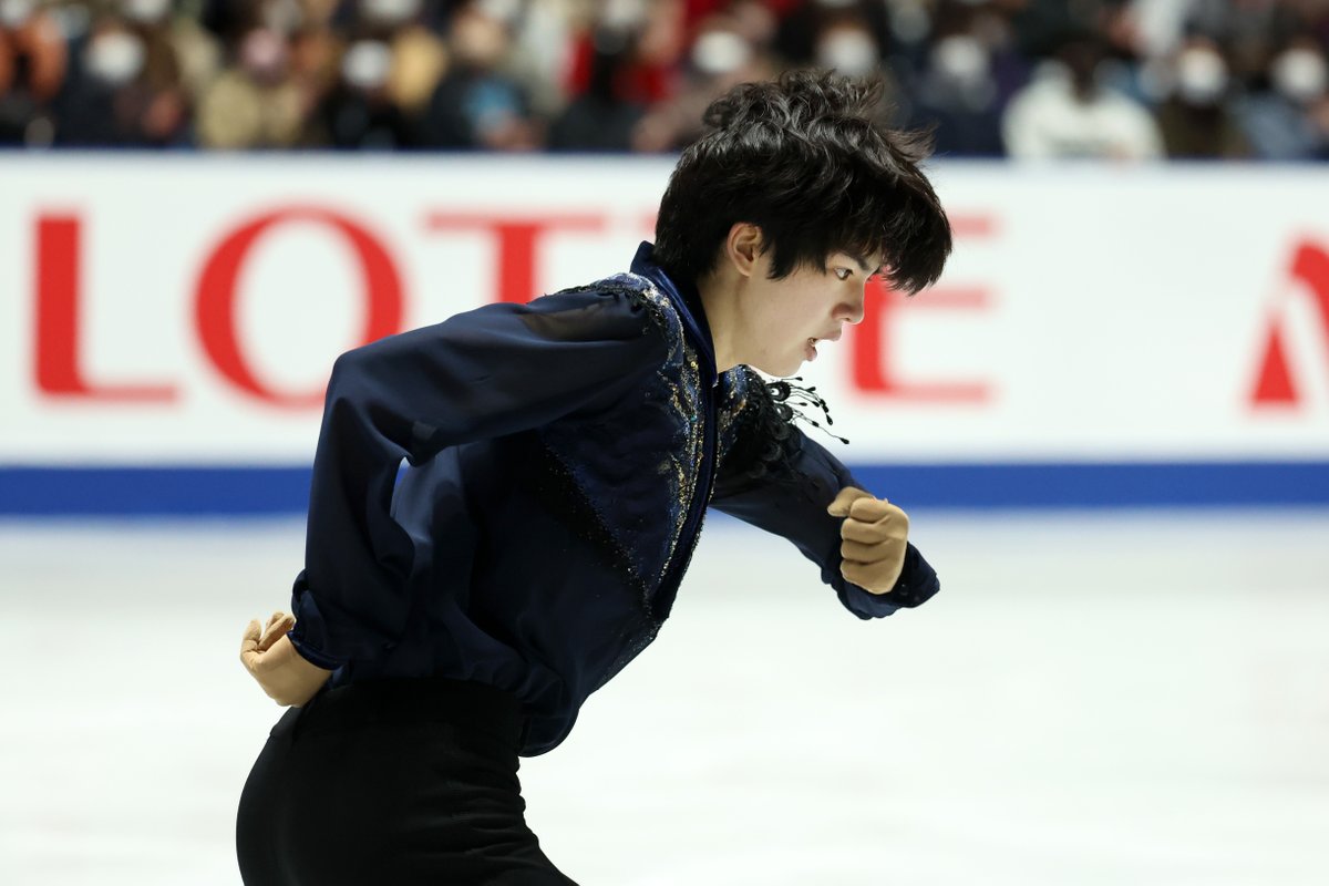 🏆 Final results for the Men at the ISU Grand Prix of Figure Skating NHK Trophy:

🥇 Shoma Uno
🥈 Vincent Zhou
🥉 Junhwan Cha

#GPFigure #FigureSkating