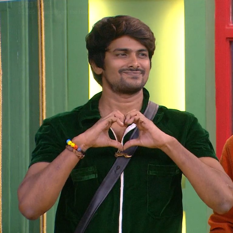 wittynquirky's tweet photo. His honesty ✔️

His dedication in every task 🔥

His commitment to play fair game💙

His zeal to win this season💥

We will not let it go in vain😍

#BB5SensationVJSunny https://t.co/NvPSgWOc0n