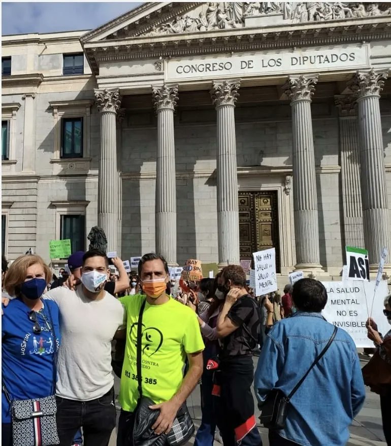 romanreye5's tweet photo. Nos hemos manifestado DOS VECES este año por la #saludmental y #suicidio. Y sin embargo NADA ES URGENTE en medidas para paliar este drama enorme que te deja un vacío en el pecho. Tener estas cifras y no destinar medios URGENTES es UN CRIMEN DE ESTADO. 🆘🚨 https://t.co/7uamkt8SdC https://t.co/YDNlcdjp77