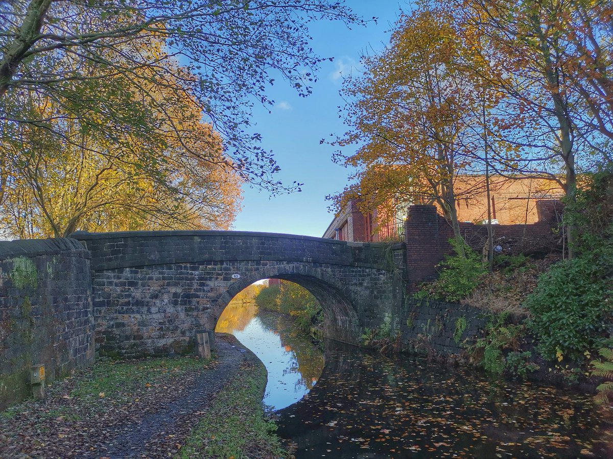 ChadWeather's tweet photo. Can't beat a sunny walk down the canal. #LoveUKWeather https://t.co/G0QUh8dFgi