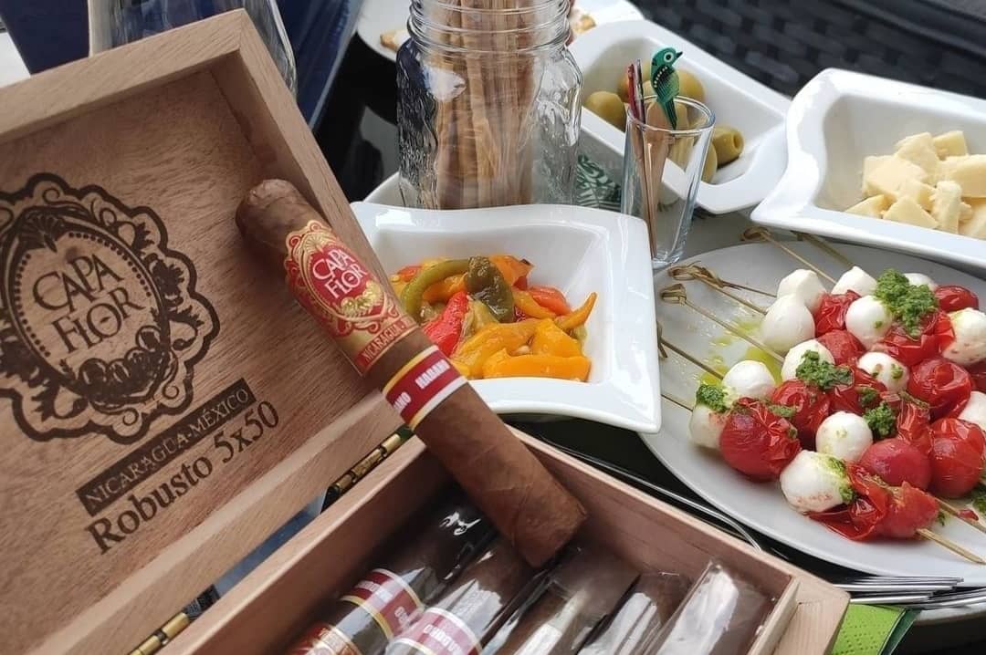 deltabacoes's tweet photo. Where to buy #CapaFlor 
⭐⭐⭐⭐⭐

A Secret Revealed

Of the scarce sublime Aztec tobacco. From the hidden origin of all tobaccos and seeds: the San Andrés leaf. You don't deserve it. But you can smoke it.

https://t.co/3Y28QpCXrV

#CanaryIsland  #Spain #Deltabaco #PremiumCigars https://t.co/ppAsJ3BmJq