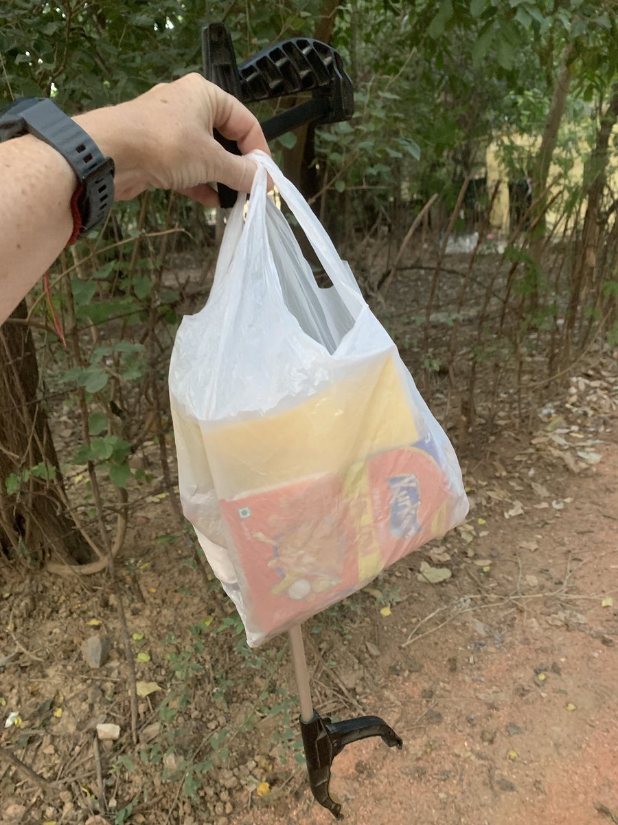 Daily plog in my favourite park.

Worst culprits?

Discarded plastic bags after you’ve kindly put grain down for the birds 🤷🏼

Gutka packets galore 

#plog #plogging #plasticpollution #beatplasticpollution #pickupyourtrash