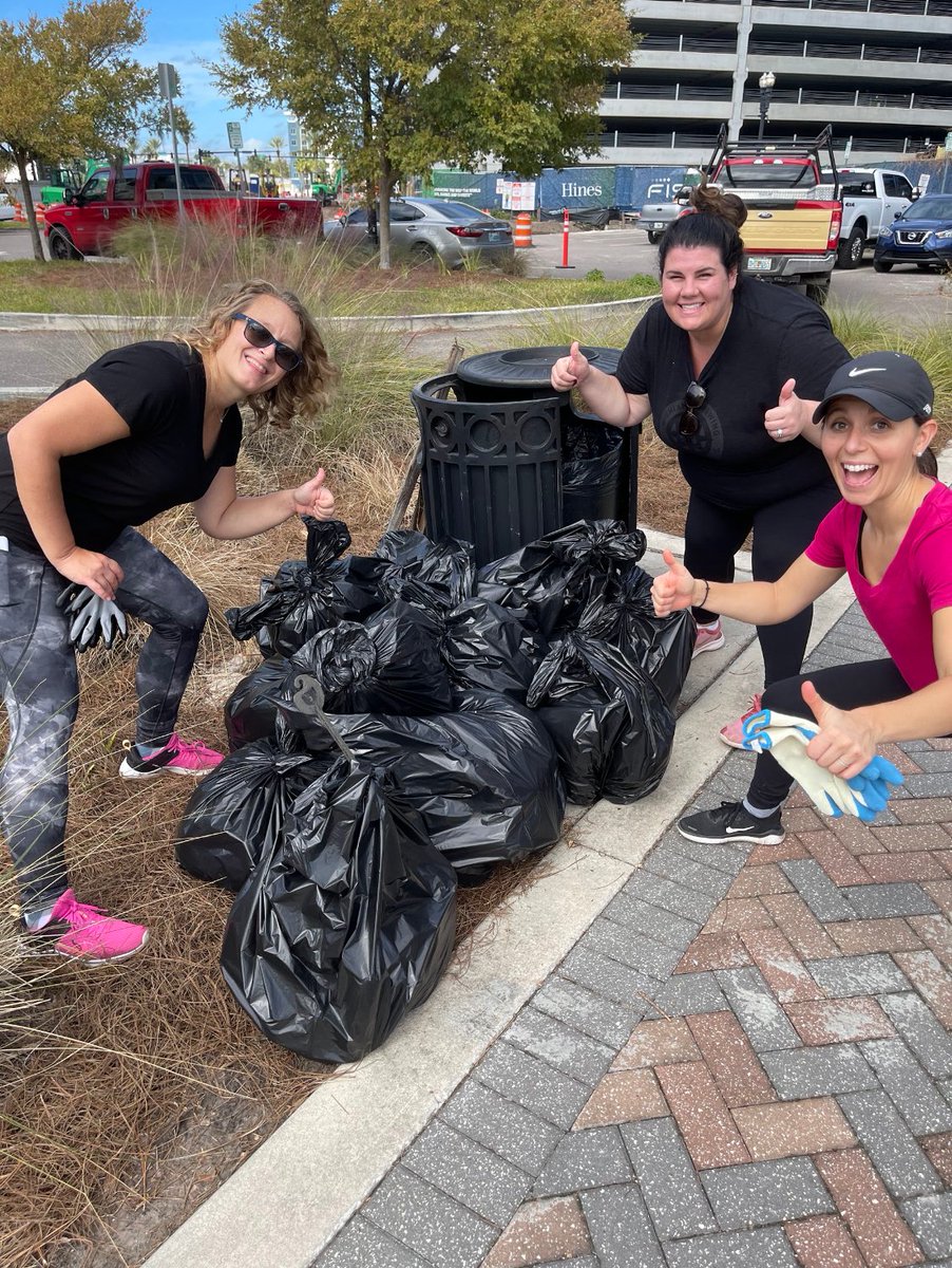 SJRiverkeeper's tweet photo. Another week, another cleanup! This Thursday, we teamed up with Aerotek employees to clean up along #JaxRiverwalk. Have a #RiverFriendly weekend! 💦 https://t.co/4NTtiJvLOY