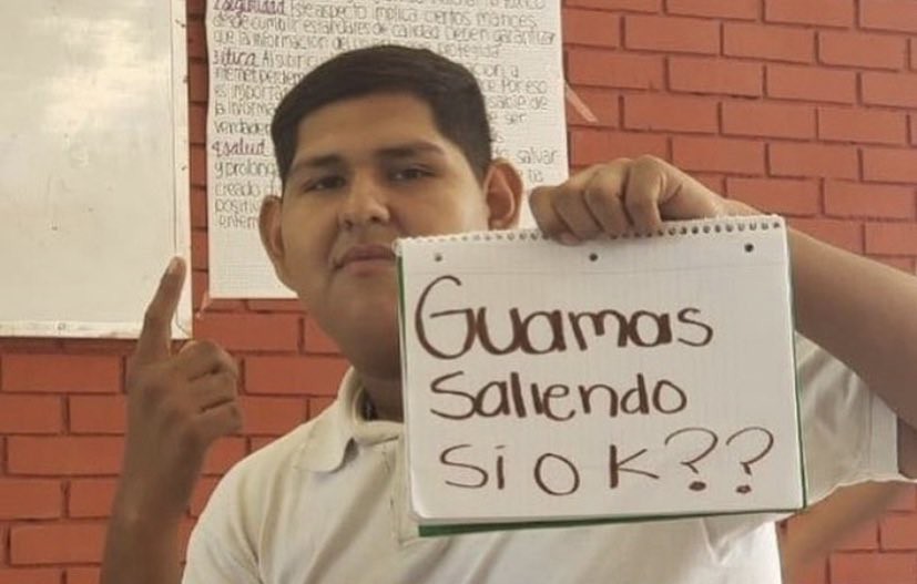 carcamomx's tweet photo. Mi jefa: Es sábado, no creo que mi hijo llegué tarde hoy...
Yo en el jale: https://t.co/oUDhrnZi5q