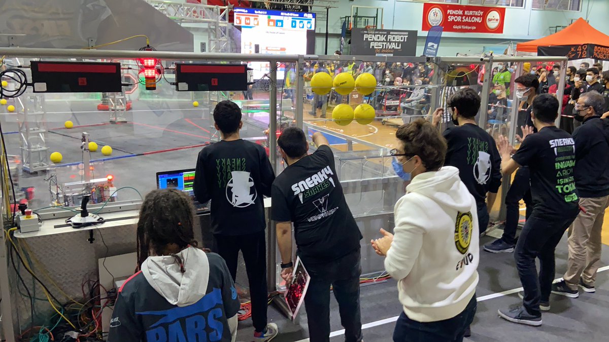frc7285's tweet photo. 🇹🇷:Robotlara Dikkat!
🇬🇧:Watch out for Robots!

#robotics #first #firstinspires #technology #innovation #competition @FRCTeams @FYukselFound https://t.co/x7rZWa2VxX