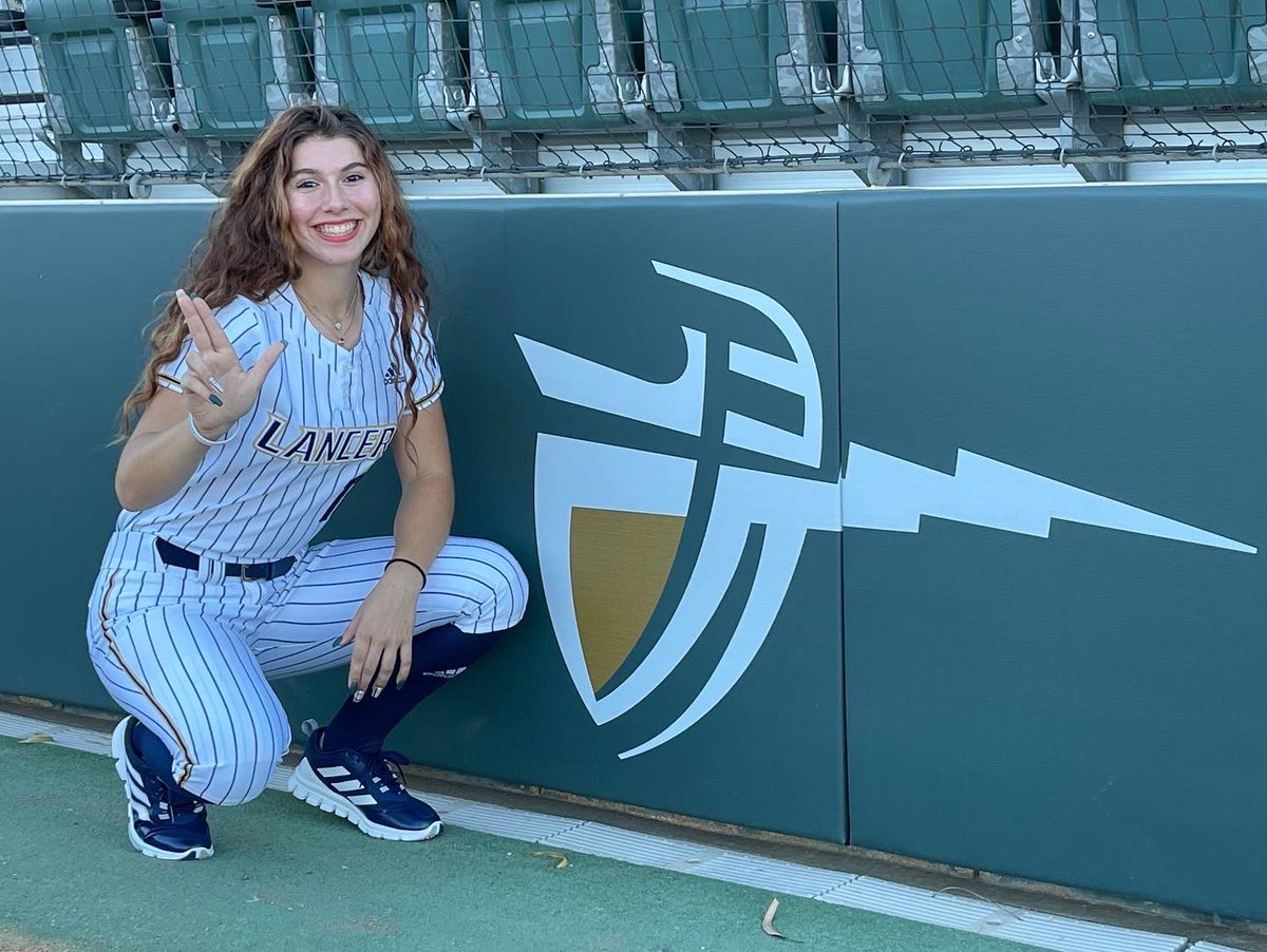 LoCoHeather's tweet photo. Dreams do come true! Stay tuned- the best is yet to come for @natalie_bean14 and @CBUSoftball ⚔️#lanceup https://t.co/7DN9tJn1yS