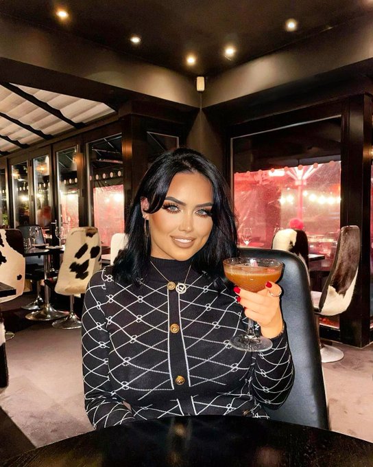 Are dimples attractive??? https://t.co/P2TvFwYZsD<a href="/tag/tittytuesday"class="tags"><span>#tittytuesday</span></a>