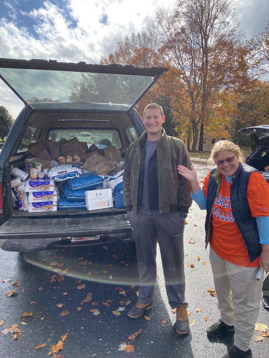 MannaFoodCenter's tweet image. Corey our driver is running out of space! A good problem to have during #ScoutingforFood!