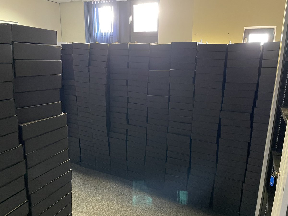 FIFEY62's tweet photo. Boxes 📦 boxes 📦 boxes 📦 How many are there!!@FIFEY62 @BillingReeves @BuilderBookUk https://t.co/FhkBZGn0Ud