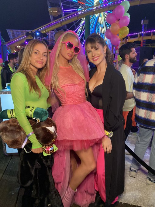 2 pic. Congratulations @ParisHilton and Carter!!!!❤️❤️❤️?‍♀️ https://t.co/kdeU6nFYQK