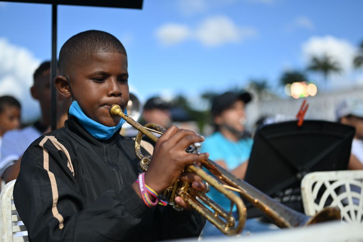 elsistema's tweet photo. Miles de niños y jóvenes músicos de El Sistema ya comienzan a conformar a #LaOrquestaMasGrandeDelMundo https://t.co/UAv7zhZg3C