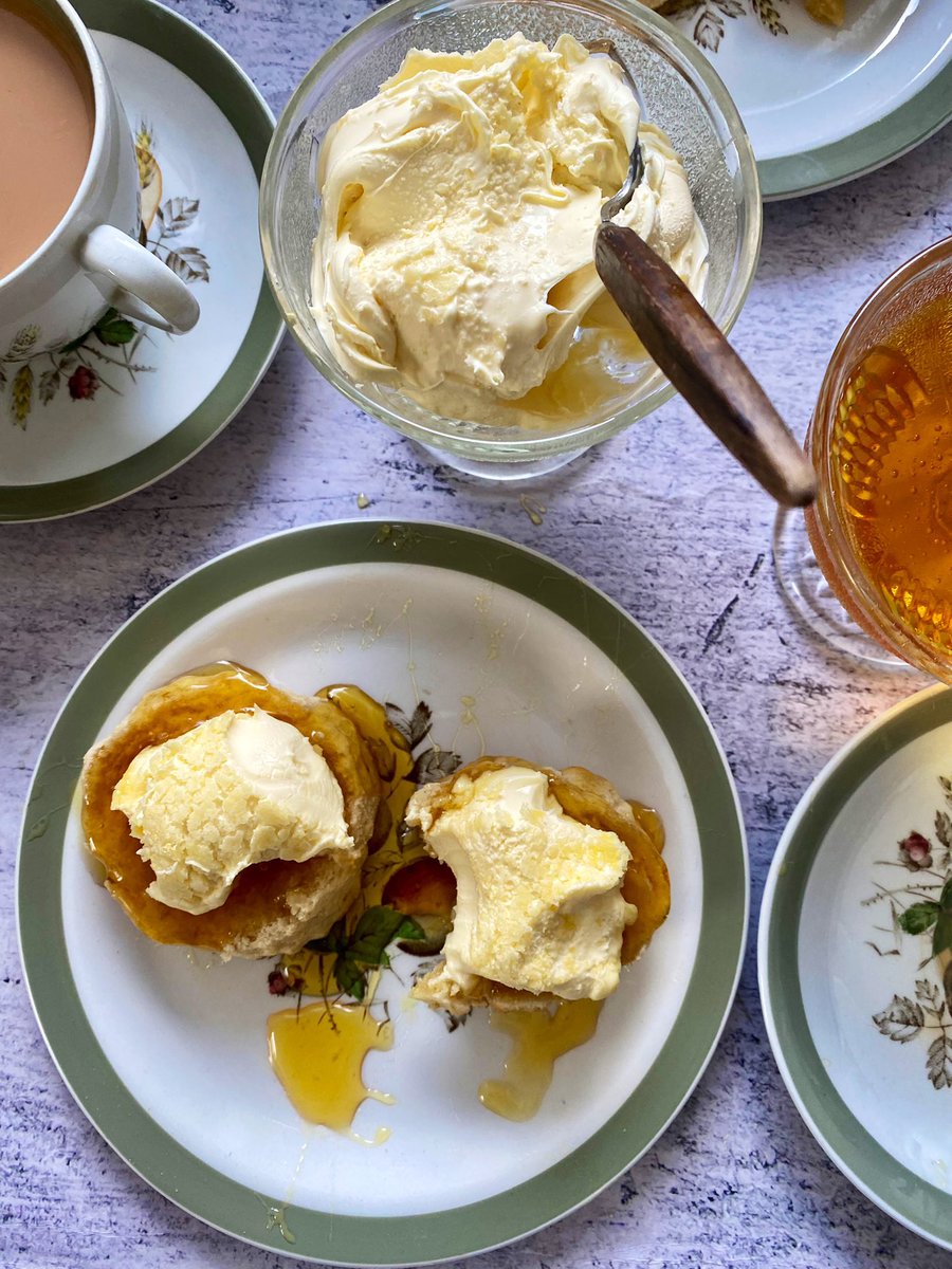 Jam_First's tweet photo. @foodobsessedgi2 #SyrupFirstPerfection #SyrupFirst the #OnlyWay the #ProperWay the #CornishWay 😉. #JamFirst #ThunderAndLightning https://t.co/svmO878DYv