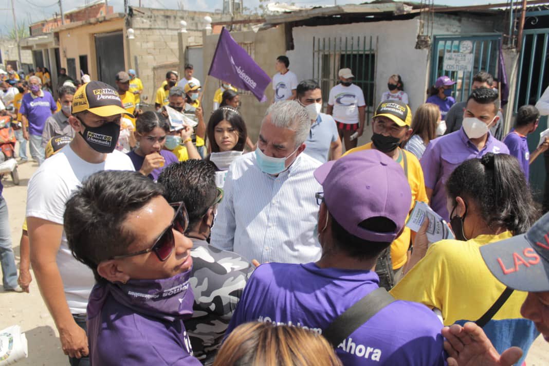 Luisemartinezh's tweet photo. #13Noviembre| En Fundacoropo estiman en 12 mil los ranchos, no hay cloacas ni suministro de agua potable, las calles son de tierra, no cuentan con aceras y de noche estan a oscuras, cocinan con leña, no hay servicio de salud y muchos pasan hambre. Motivos sobran para votar (2/2) https://t.co/b1a9OTByJo