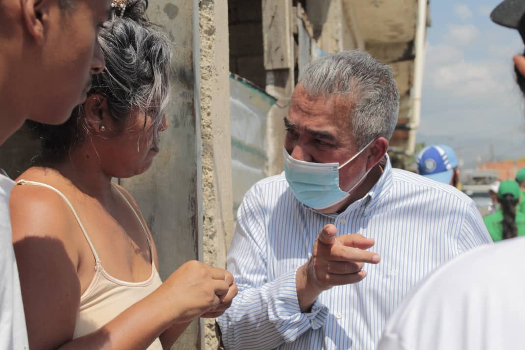 Luisemartinezh's tweet photo. #13Noviembre| En Fundacoropo estiman en 12 mil los ranchos, no hay cloacas ni suministro de agua potable, las calles son de tierra, no cuentan con aceras y de noche estan a oscuras, cocinan con leña, no hay servicio de salud y muchos pasan hambre. Motivos sobran para votar (2/2) https://t.co/b1a9OTByJo