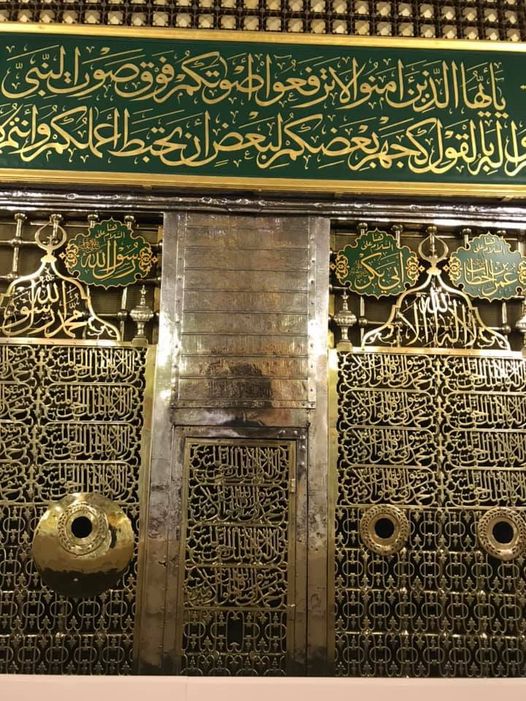 ZahirOthman's tweet photo. @wmngovsa @ReasahAlharmain #المسجد_النبوي في إطار الجهود التطويرية المباركة لماذا لا تصبح آليّة الصلاة في الروضة للنساء في الوقت المخصص لهنَّ وبالضوابط، في المسار المخصص للرجال وفي ذلك توفير لجهد عظيم مزدوج،وتمكين لهنَّ من التشرُّف بالسَّلام مباشرة على رسول الله ﷺ والصلاة باطمئنانٍ أكبر في الروضة الشريفة. https://t.co/9gSS1dnM7o