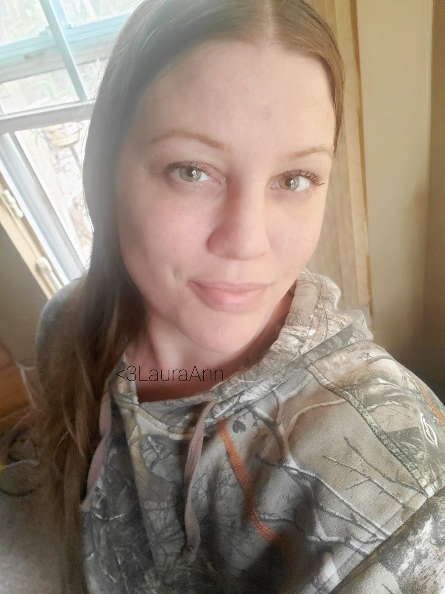 TheLaura_Ann's tweet photo. Gonna put my hair up and scrape a ceiling💪🏾🤑

Keep my cash app 🎶 you're doubling my pay🧎🏾‍♂️🖤 $1LauraAnn https://t.co/9X29bKsl3T