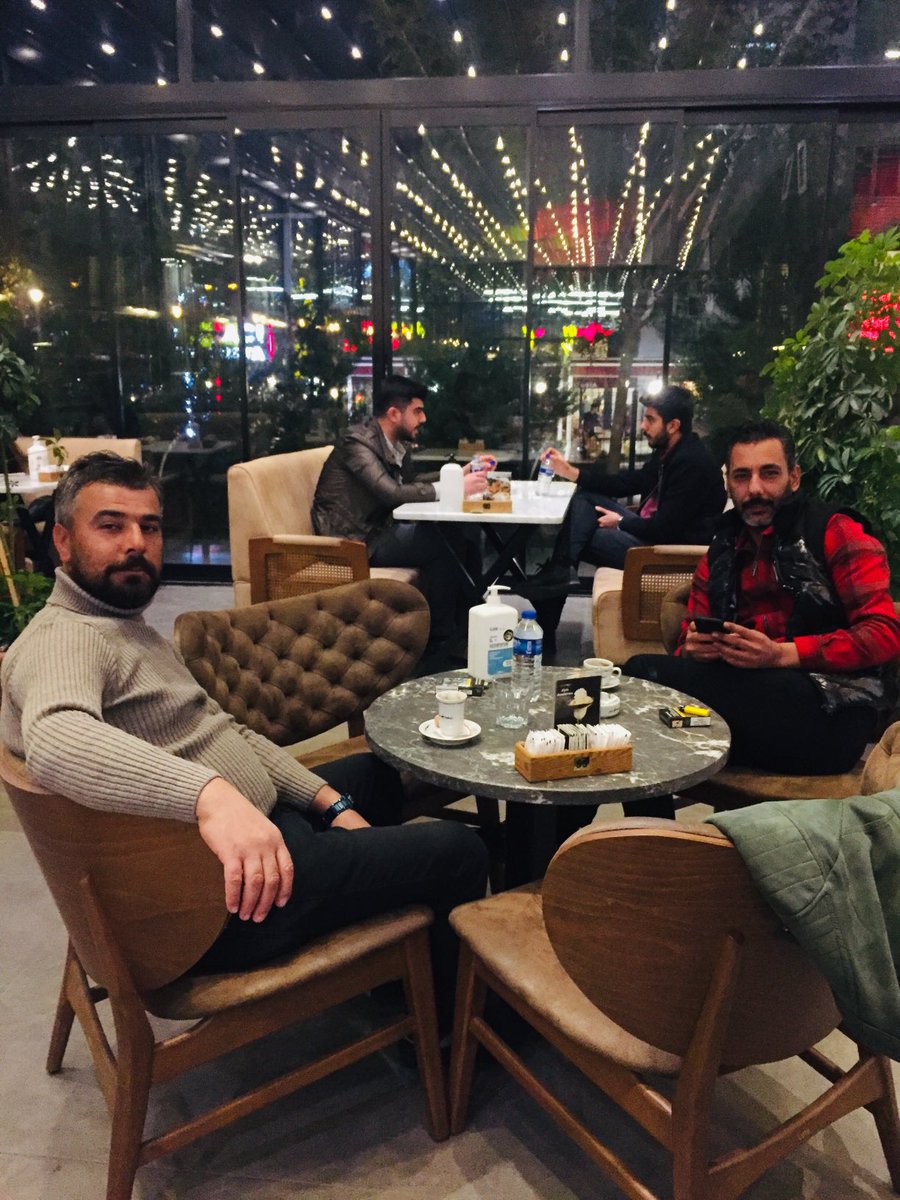 Kuzenimle gönül kahvesinde otururken eski günlerimiz sohbetimizi şenlendirdi