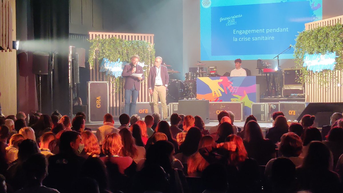 Ch_Dechamps's tweet photo. Salle comble au #RDVEngagement pour remettre les prix de l'engagement de la jeunesse de la @regiongrandest https://t.co/FBhfILv6Lp