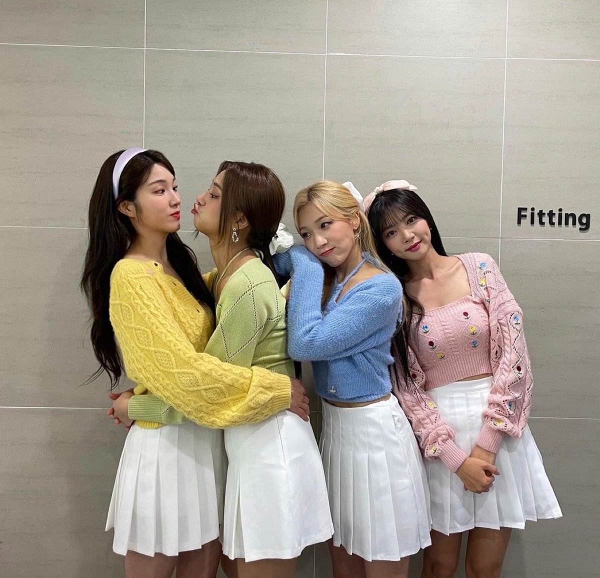 laboumpicss's tweet photo. 𝑙𝑎𝑏𝑜𝑢𝑚♡︎
#LABOUM
#LABOUM_BLOSSOM
#LABOUM_KISSKISS
#라붐 https://t.co/E7V2gxlYzx