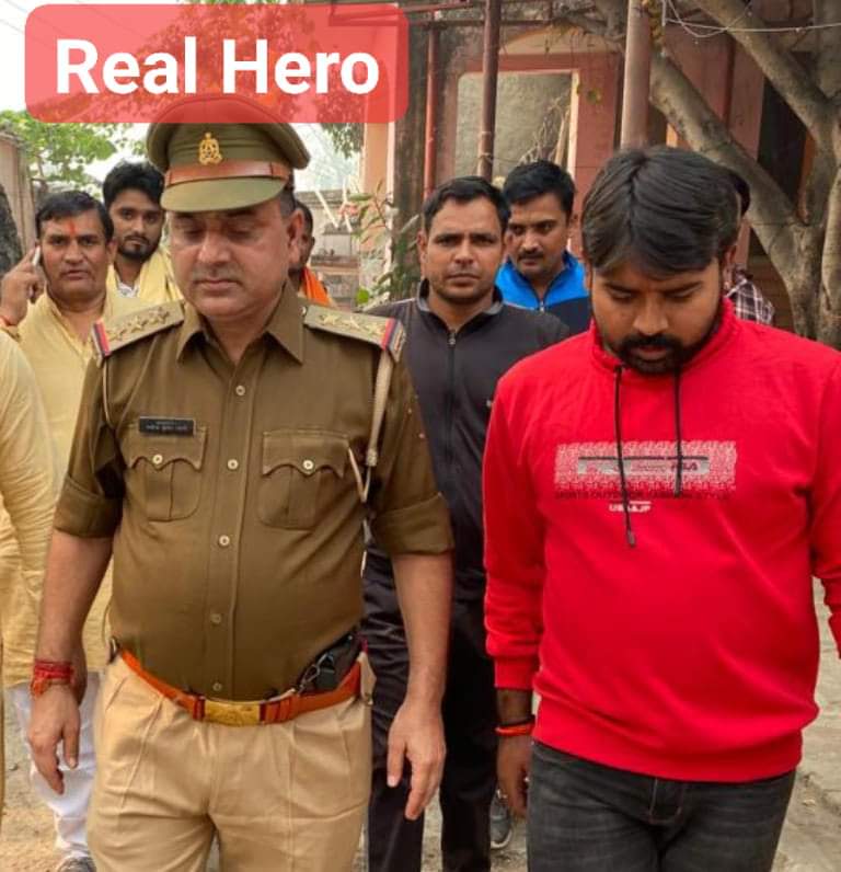 Amitpar48909440's tweet photo. #गौतस्करी रोकने का क्या खूब इनाम मिला।
लोनी बॉर्डर #इस्पेक्टर को थाने से किया तबादला। वाह योगी सरकार।
#लोनी_गौतस्कर_हाफ_एनकाउंटर_प्रकरण
अब शेयर न करना आगे कोई अब हाथ तक नही लगाएगा #गौतस्करों को।
#राजेन्द्र_त्यागी_जी
@Uppolice 
@myogiadityanath 
@CMOfficeUP 
@dgpup 
@dm_ghaziabad https://t.co/oSWhseNEmw