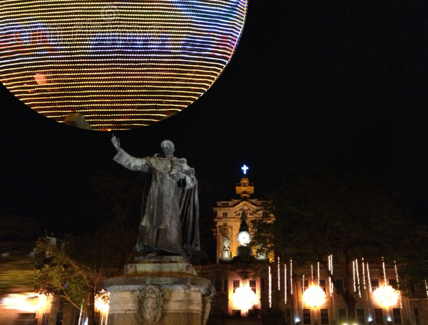 james_edver's tweet photo. UPDATE: MOA Globe, natagpuan sa harap ng UST Main Building! https://t.co/dvUXokjXlV