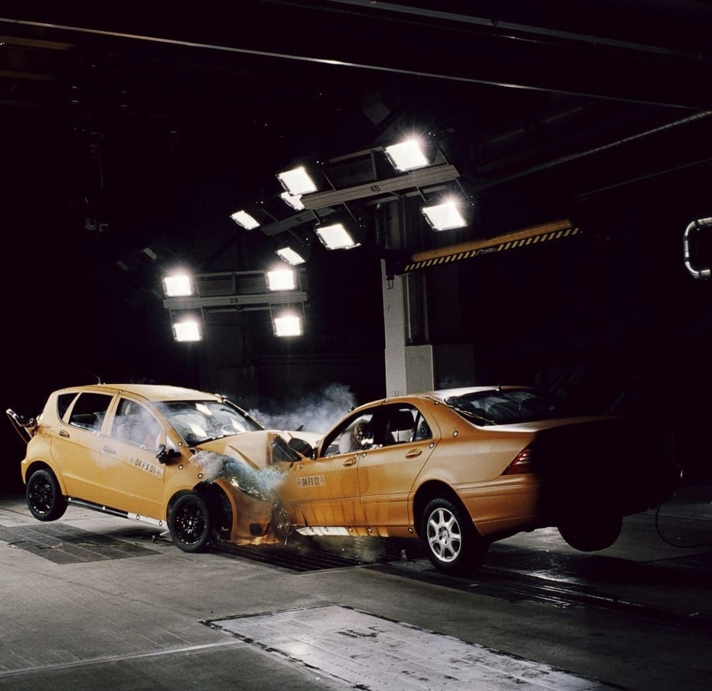 mercedesmodern's tweet photo. Mercedes-Benz A-Claas (W169) being crash tested with an S-Class (W220-Facelift) in 2003 demonstrating the "Sandwich" Concept... truly the Best Or Nothing...
#modernclassic #A #W169 #2004 #mercedes https://t.co/oVOeCCXLIz
