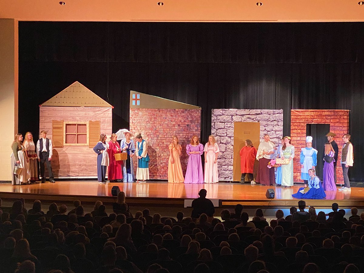 DnhMusic's tweet photo. @dnhdrama presents…Beauty and the Beast. Tonight, 11/13 at 7 p.m. and Sunday, 11/14 at 2 p.m.  Please spread the word and fill our auditorium! 🌹💛 #rollblue https://t.co/OMUfjhD4XE
