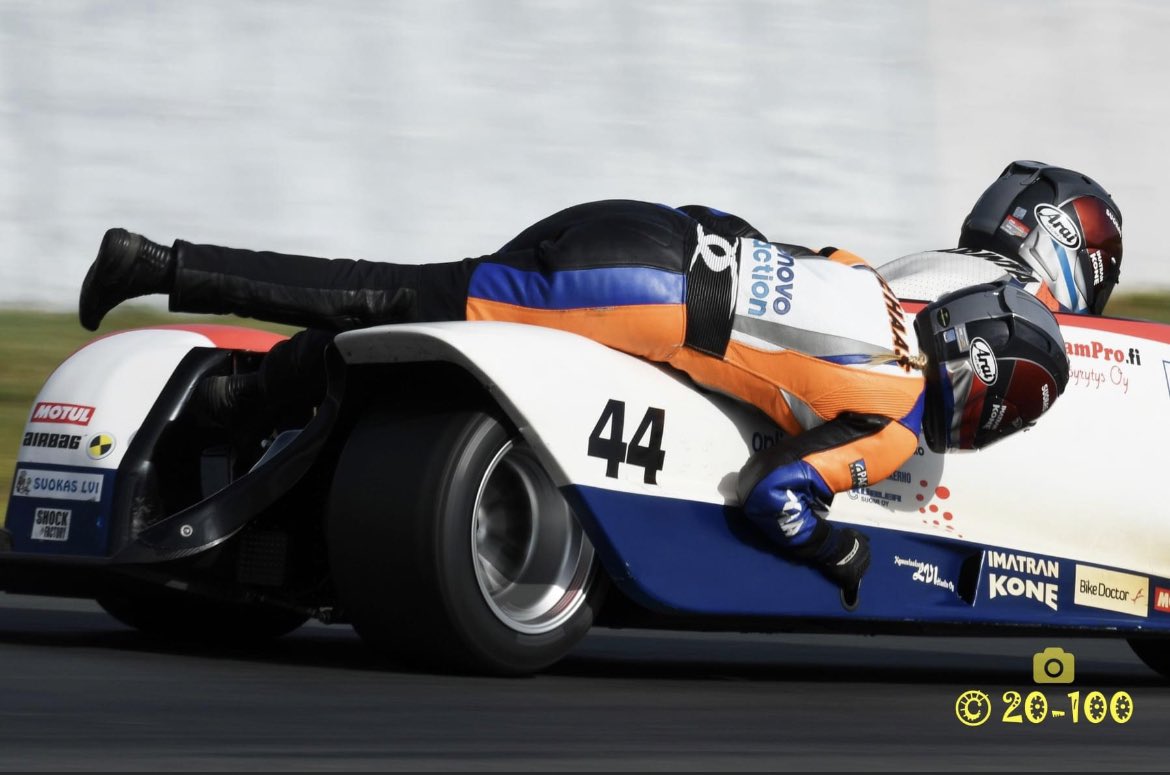 _Edgar_NL's tweet photo. Morgenavond komt mijn nichtje weer op TV ze is 3e geworden in het WK #sidecars #zijspan als bakkenist. Te zien om 22:54u #Splntr! Op #npo3 https://t.co/1hEo9pIwip