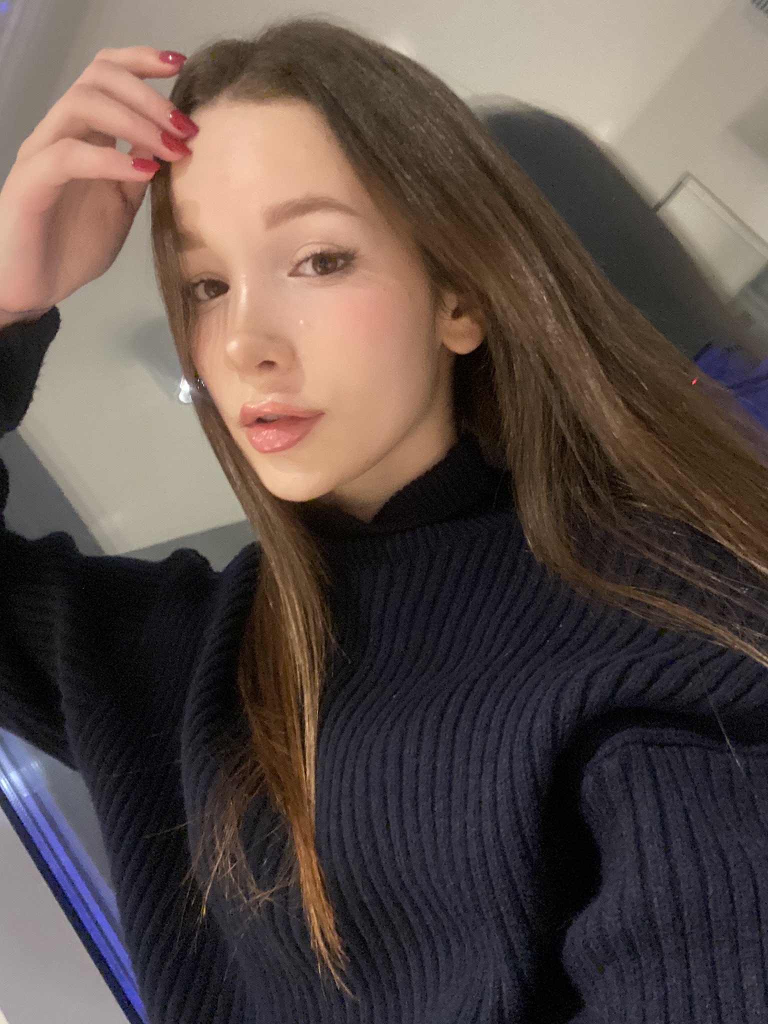 TW Pornstars - 1 pic. Ellie Leen. Twitter. 🐧💙. 5:48 PM - 13 Nov 2021