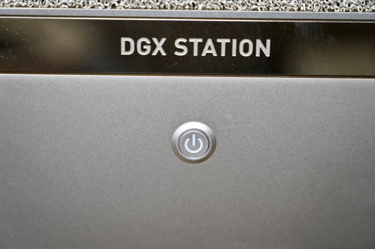 The unboxing.
#DGX #DGXStation @NVIDIA