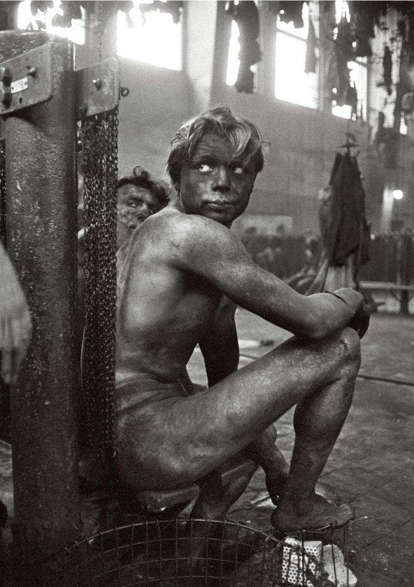 Historybench's tweet image. Coal miner waiting to get into the communal shower at the end of his shift, taken in Gelsenkirchen, Germany, 1958. by photographer Max Scheler