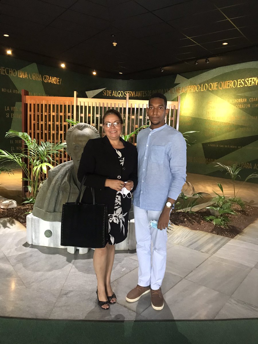 Miguel_filmaker's tweet photo. Todo un orgullo haber compartido con nuestra querida Agnes Becerra y todo un placer como comunicador social observar detalladamente su profesionalidad como Locutora-presentadora🥰 #FCOMescasa #fmc #comunicadoressociales #cuba @fcomUH @agnes_becerra @AnisleydisLa  @FMC_Cuba https://t.co/FCGwStNWFx