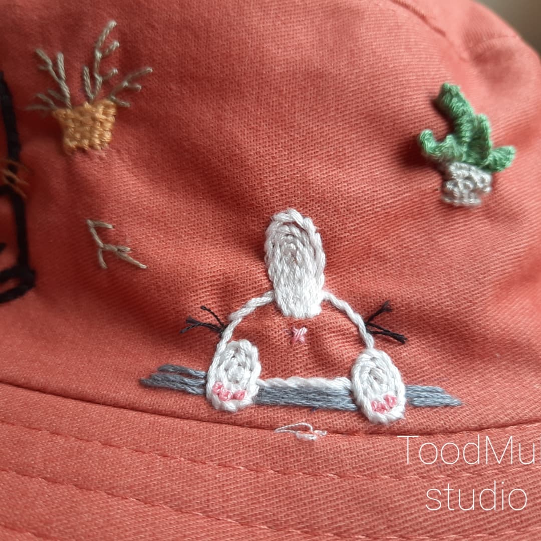ToodMuk_Studio's tweet photo. ส่งงานรับปักหมวก #handembroidery #handembroiderywork #catstagram #catlovers #แมว #ทาสแมว #ปักแมว #catembroidery #embroidery #dmcembroidery #dmcthreads #buckethat #ปักหมวก #ปักผ้า #ปักมือ #handmadelovers #handcraft #handchallenge https://t.co/hqWFZI480Q