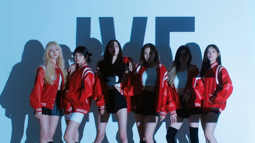 dreamglox's tweet photo. What’s your fav song from everglow at the moment ? 
Reply with everglow comeback tags 
@EVERGLOW_STAFF @EVERGLOW_GL0BAL @EVERGLOW_twt https://t.co/9wrjoWAPuR