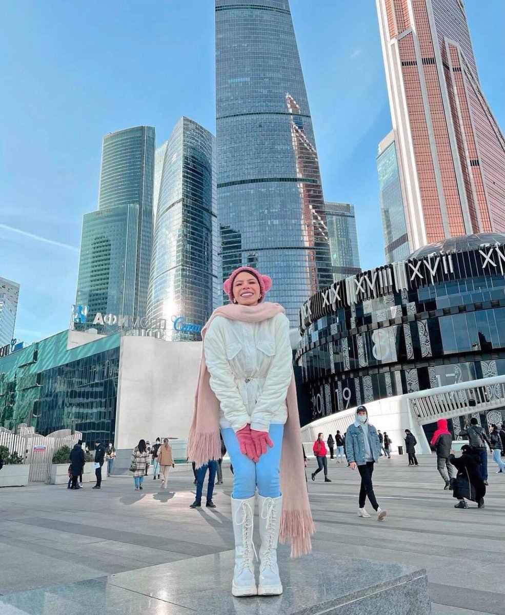 Menna_Elsony3's tweet photo. نوسه تتالق في روسيا ❄️ https://t.co/eTBhZIcsAP