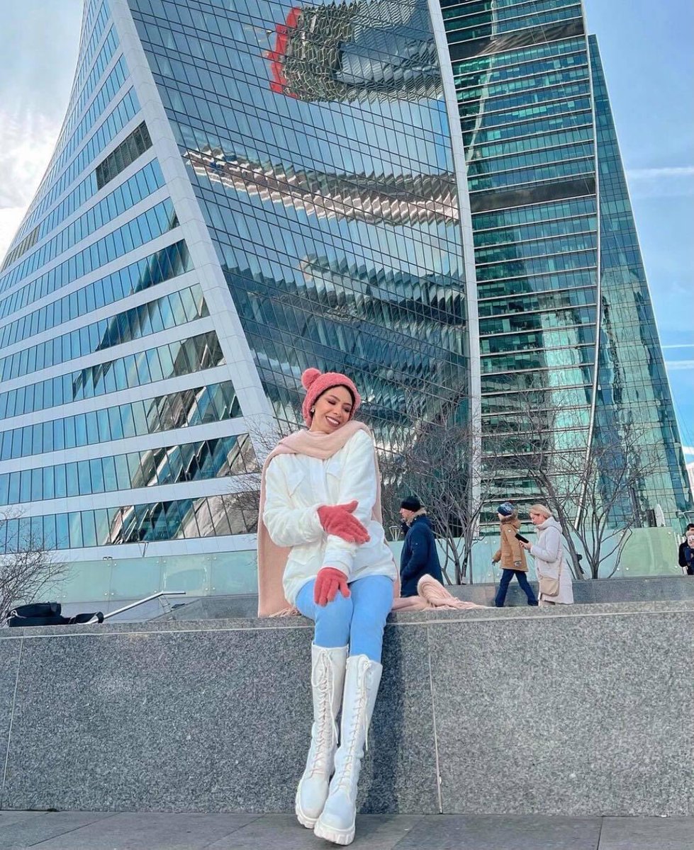 Menna_Elsony3's tweet photo. نوسه تتالق في روسيا ❄️ https://t.co/eTBhZIcsAP