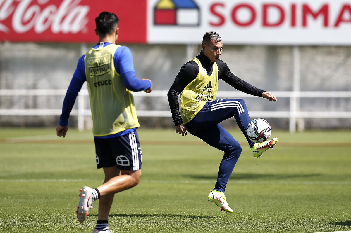 😁 Una nueva práctica de #LaRoja con miras al próximo desafío 👉 Ecuador 🇪🇨 

💪 ¡A seguir preparando el encuentro por las #EliminatoriasSudamericanas 🔥! 

#VamosLaRoja #VamosChile