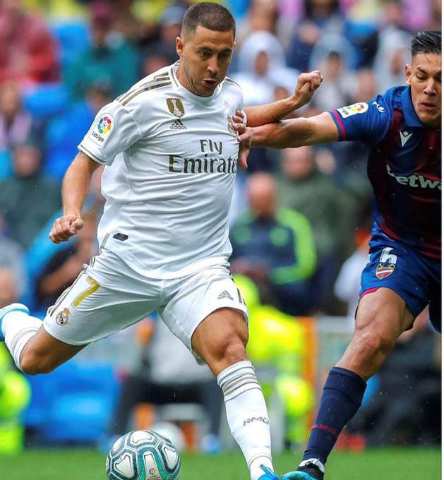 jotajordi13's tweet photo. RT si tb crees q @DaniAlvesD2 está mejor q Hazard. https://t.co/2BbVGSldId