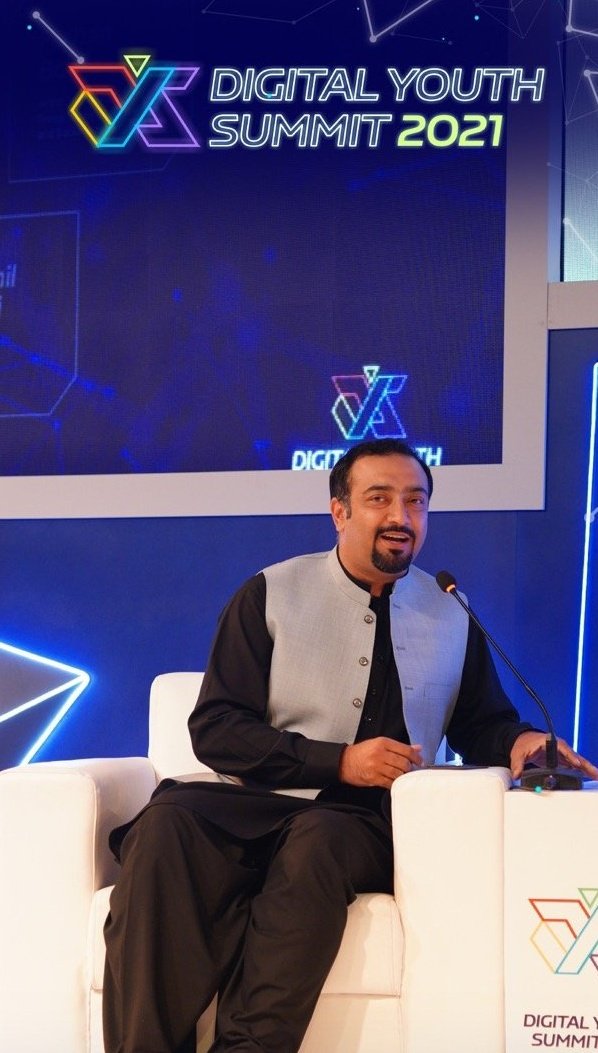 ShafeeqGigyani's tweet photo. It was nice moderating the penal on "Promotion &amp; Preservation Art,  Heritage &amp; Literature of KP in digital Era" with @samadarab, @FarhanBogra, @jamilchitrali &amp; @msabaseen at #kpdys

The crux would be owning indigenous products &amp; shifting our economy by equipping with technology. https://t.co/A7iucwzYR3