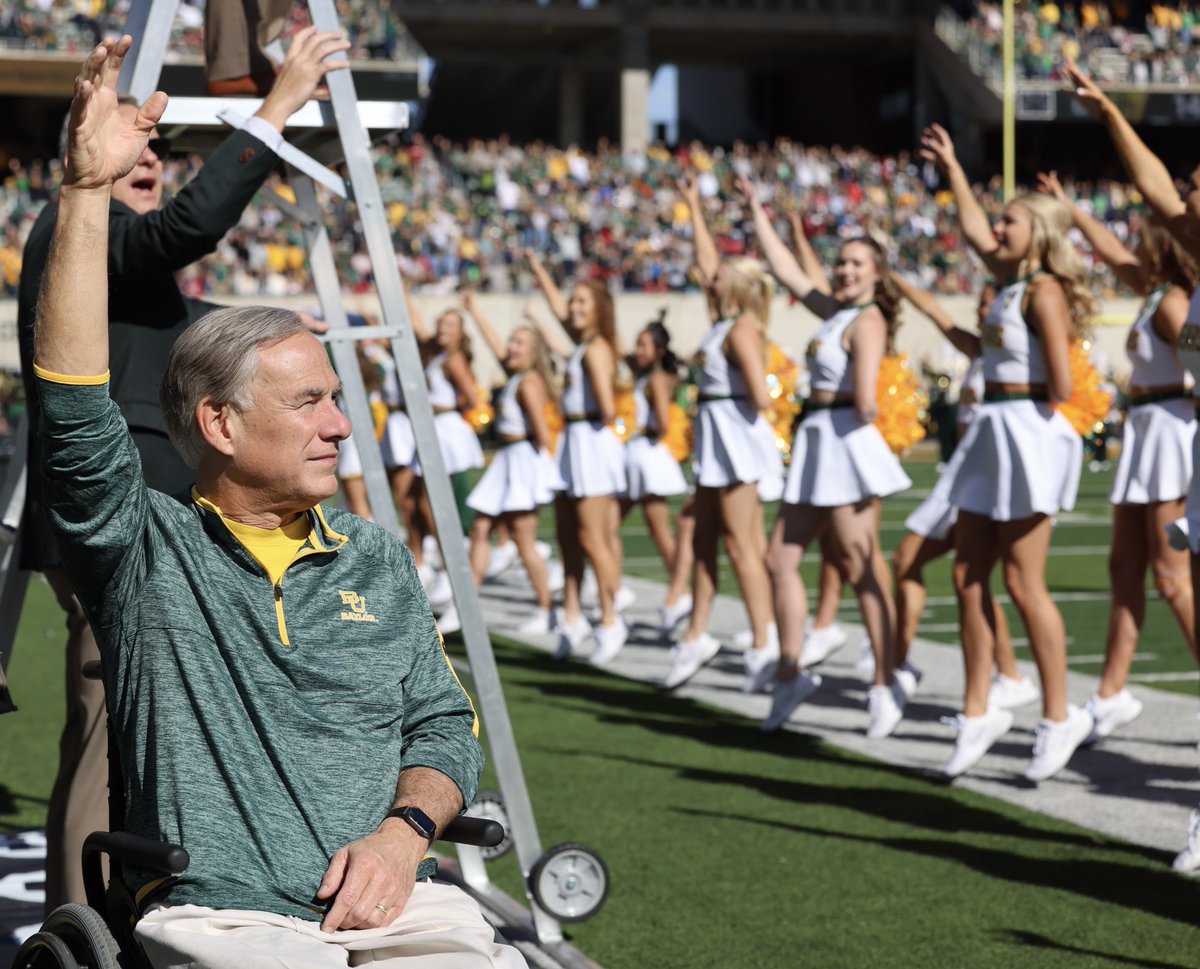 GregAbbott_TX's tweet photo. Beautiful day in Waco!

Counting on the Bears to beat OU today.

@BUFootball #SicEm https://t.co/dvqr1GFb1A