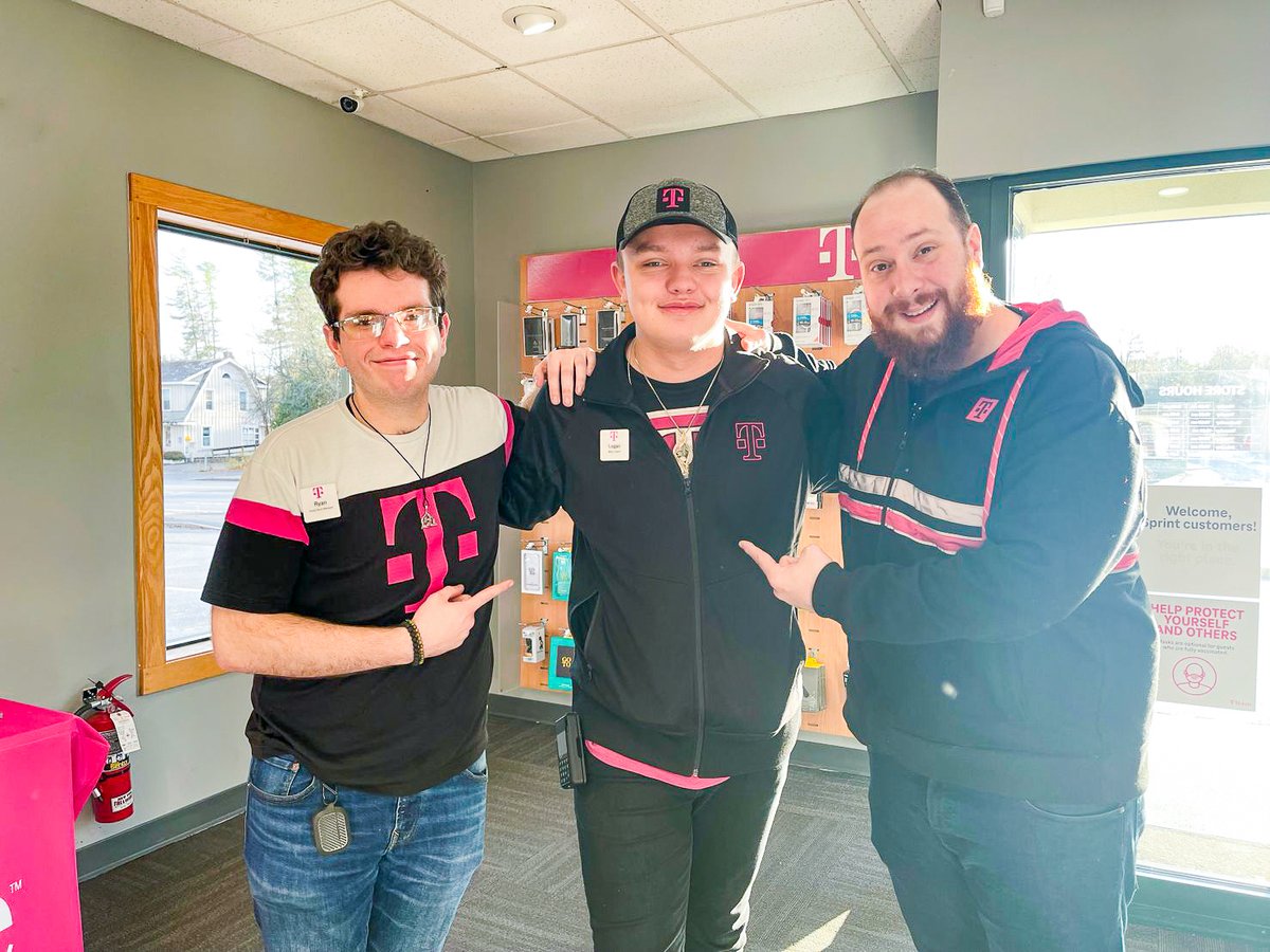 Arch_Telecom's tweet photo. A big congratulations to Logan C. from our Queensbury, NY location on his promotion from Mobile Expert to Assistant Manager! 🎉 Your growth &amp; leadership is inspiring to all 🤩 Keep it up! #leadership #growth https://t.co/CD95AMps5C