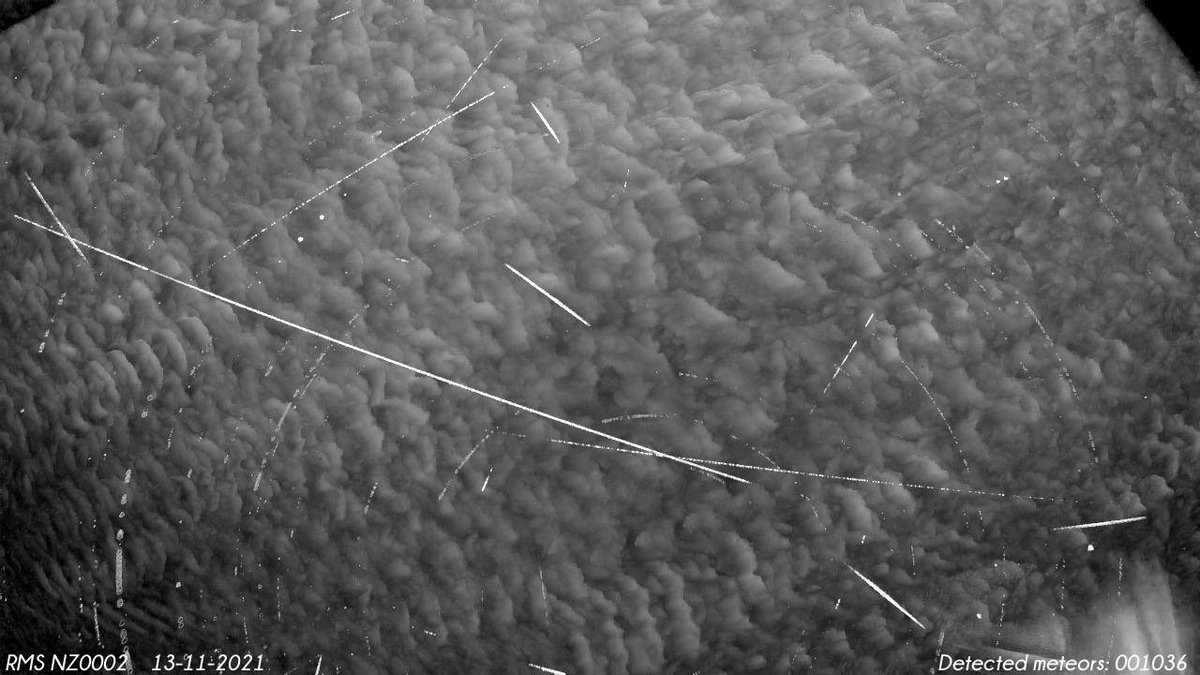 TasmanSkies's tweet photo. Lots of fast scudding clouds confused the #NZ0002 #GMN #meteorcam last night, and it thought it detected over 1000 meteors when really it was a small handful: https://t.co/vofNi4W6vf