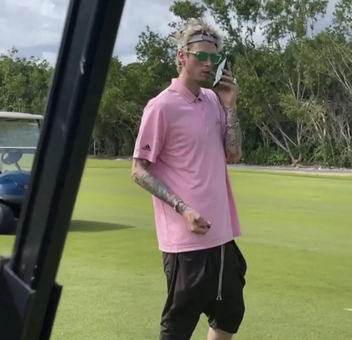 cerena19xx's tweet photo. His ✨ SHADES ✨ #ARIAsMachineGunKelly https://t.co/JTlcB2tKX1