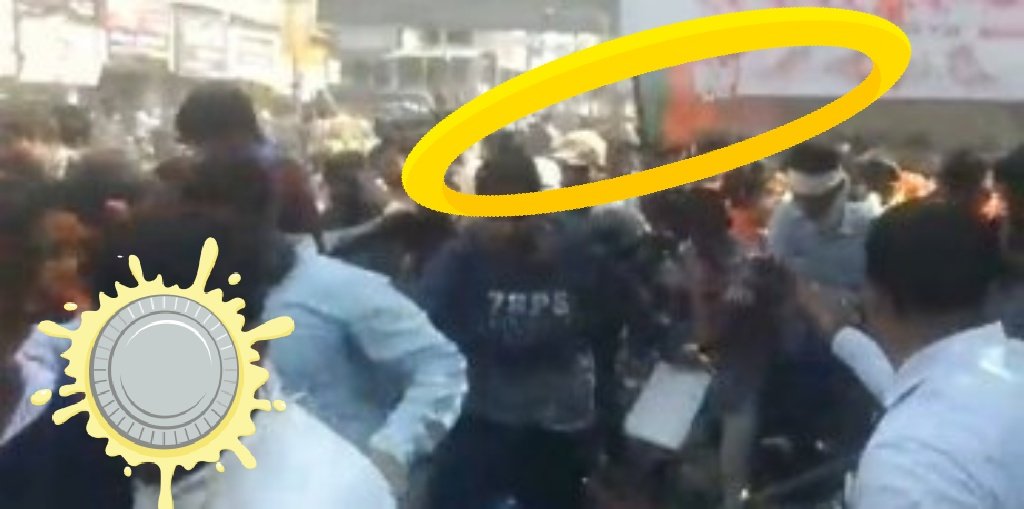 PeacefulHind's tweet photo. By seeing the saffron flags and name of the Shop you can clearly Identify, who conducted #MaharashtraRiots !!! https://t.co/lCHbMqJxAg