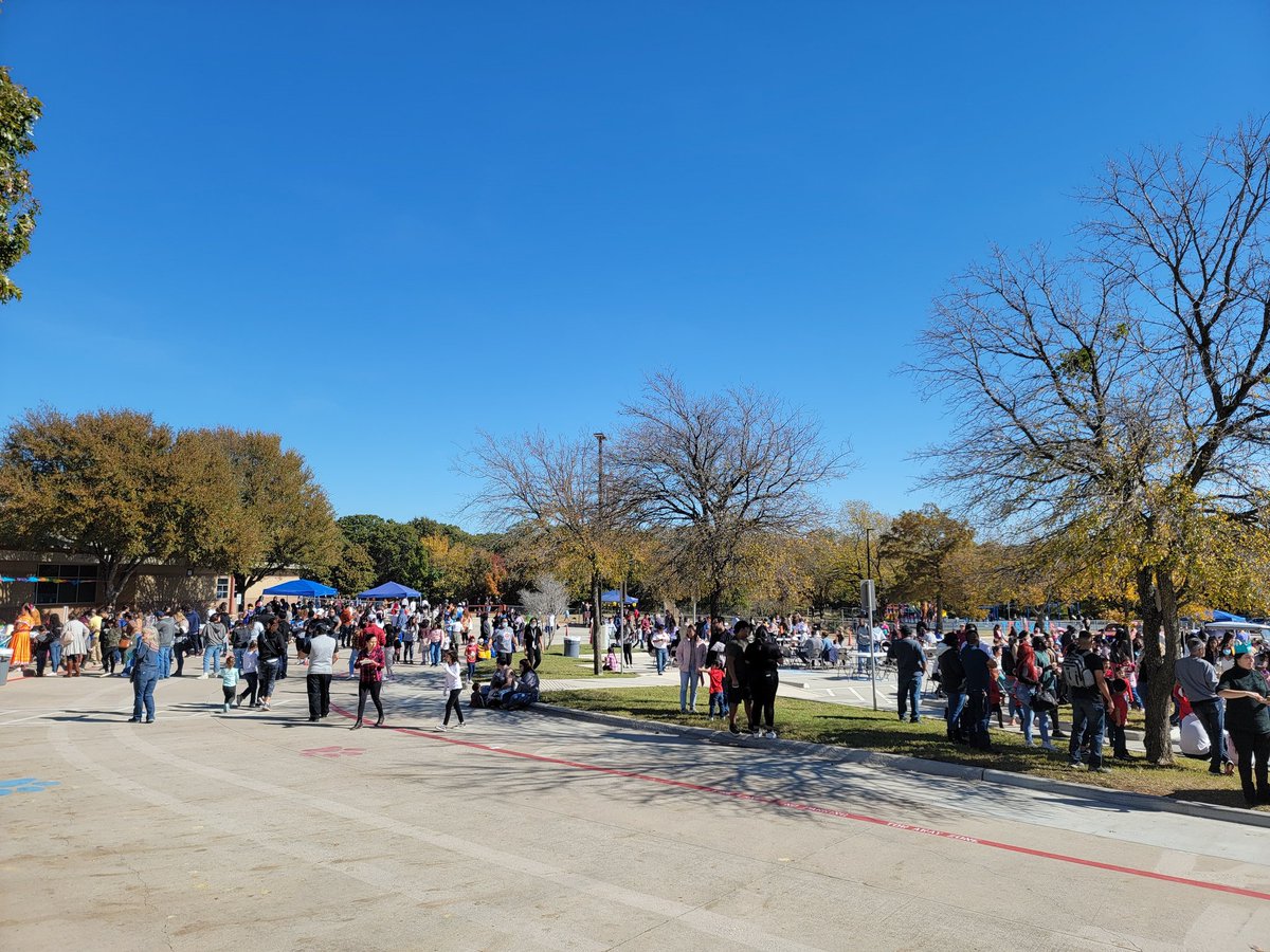 Jacob A. Clark 🍎 (@mrjclarkteach) on Twitter photo Y'all! Look at this CROWD! Tons of fun happening out here at <a href="/TimberlineNews/">Timberline Elementary School</a>! Taste of Timberline is BACK! Don't worry about the lines though, it's moving quick and the food is HOT! Get down here before 2 for some awesome <a href="/GCISD/">Grapevine-Colleyville ISD</a> fun! #WeAreGCISD #TESLeads #TigerStrong Y'all! Look at this CROWD! Tons of fun happening out here at <a href="/TimberlineNews/">Timberline Elementary School</a>! Taste of Timberline is BACK! Don't worry about the lines though, it's moving quick and the food is HOT! Get down here before 2 for some awesome <a href="/GCISD/">Grapevine-Colleyville ISD</a> fun! #WeAreGCISD #TESLeads #TigerStrong